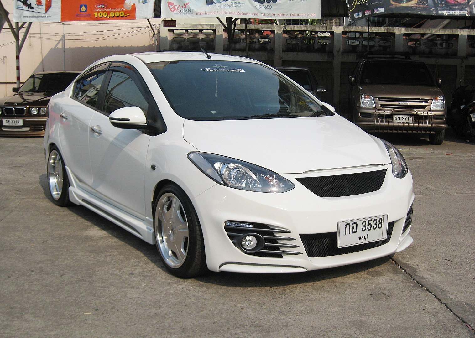 ชุดแต่ง Mazda2 2009-2013 R8